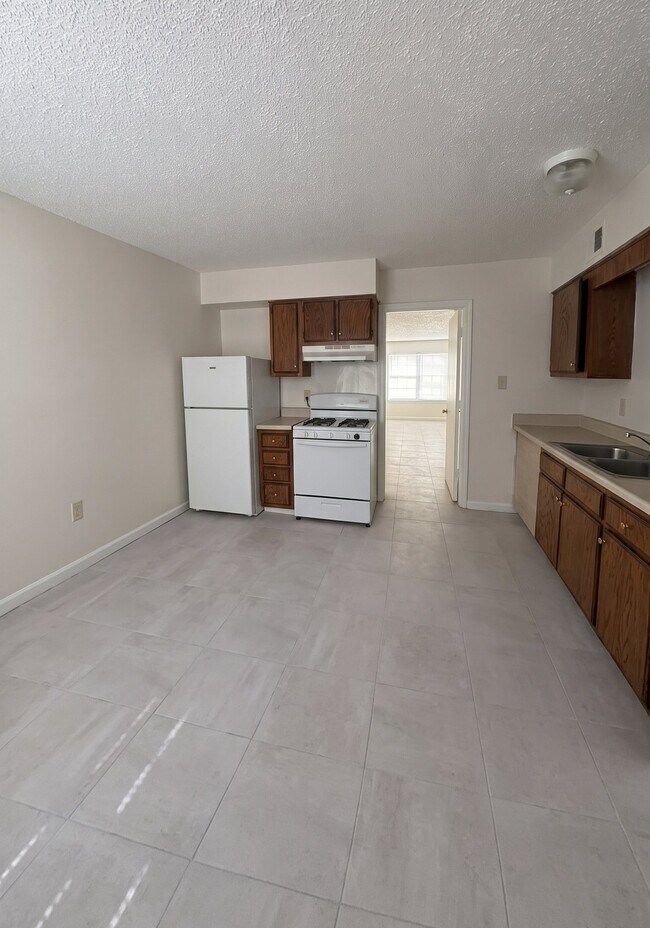 Building Photo - 176 Hillview Ave