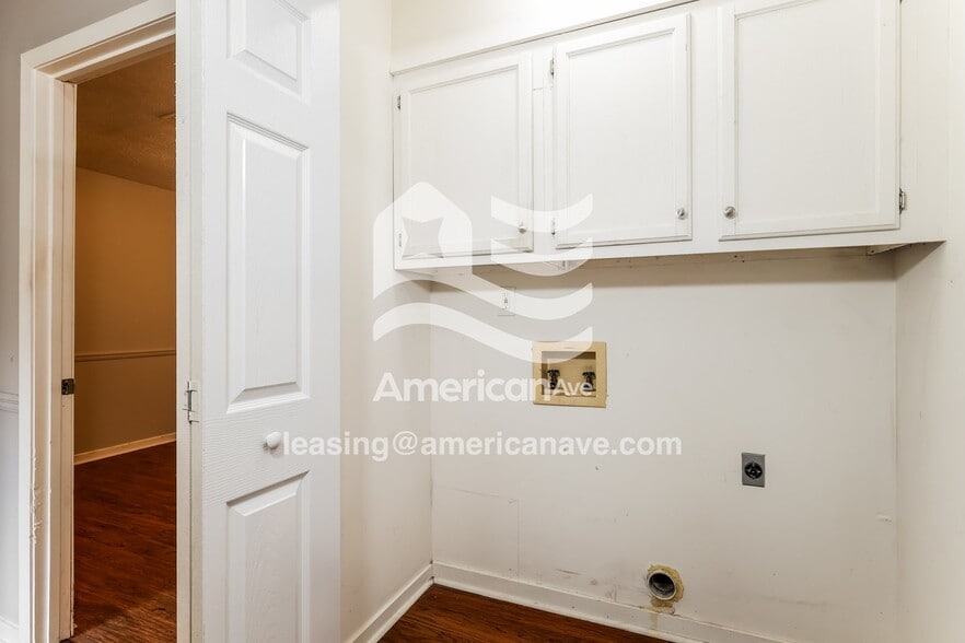 Building Photo - 1443 Cherrie Ave