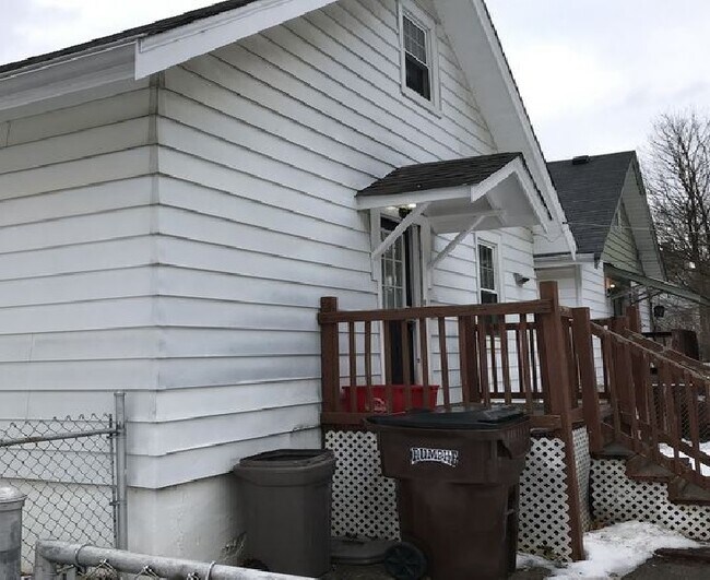 Building Photo - 6800 Betts Ave