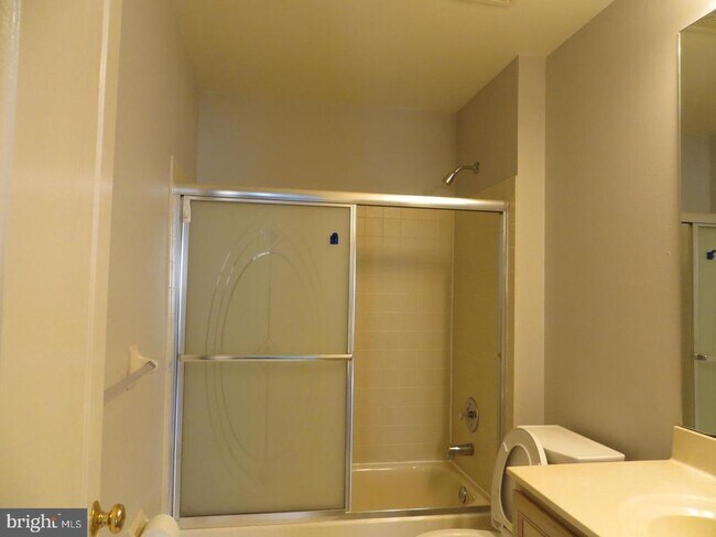 Building Photo - 3606 N Carriage Ct