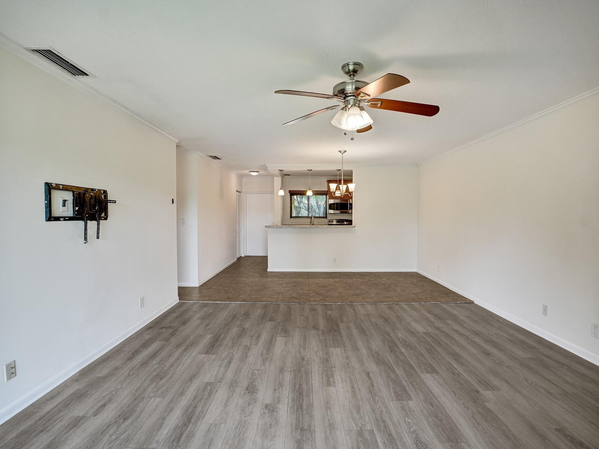 Building Photo - 930 SW 9th Street Cir