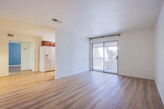 Building Photo - Gorgeous 1Bed/1Bath Condo located in The B...