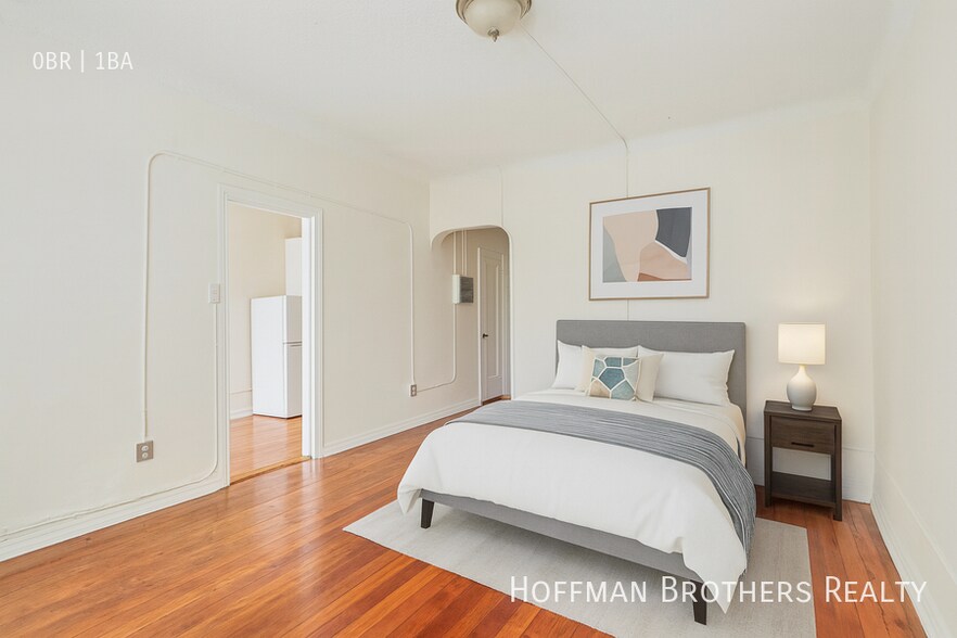 Building Photo - 832 S Oxford Ave