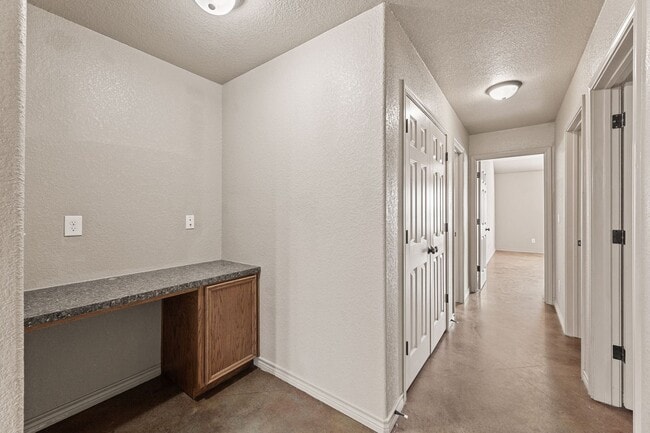 Building Photo - PM1-TEMP609 W Karey Dr