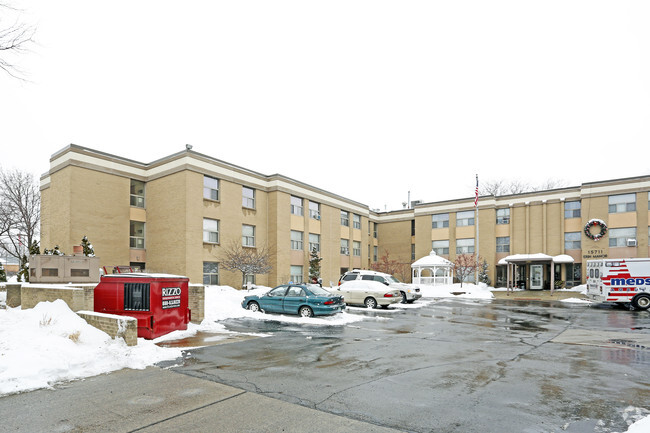 Primary Photo - Erin Manor Apartments