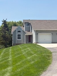 Building Photo - 3 bed, 2 bath condo ready for move-in.