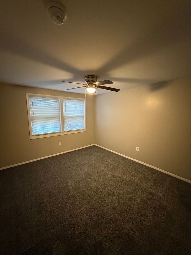 Building Photo - Adorable Fully renovated Townhouse in Bowie