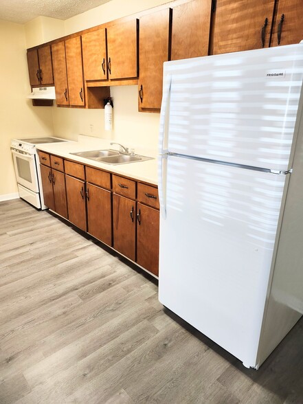 Building Photo - 5230 Beach Dr