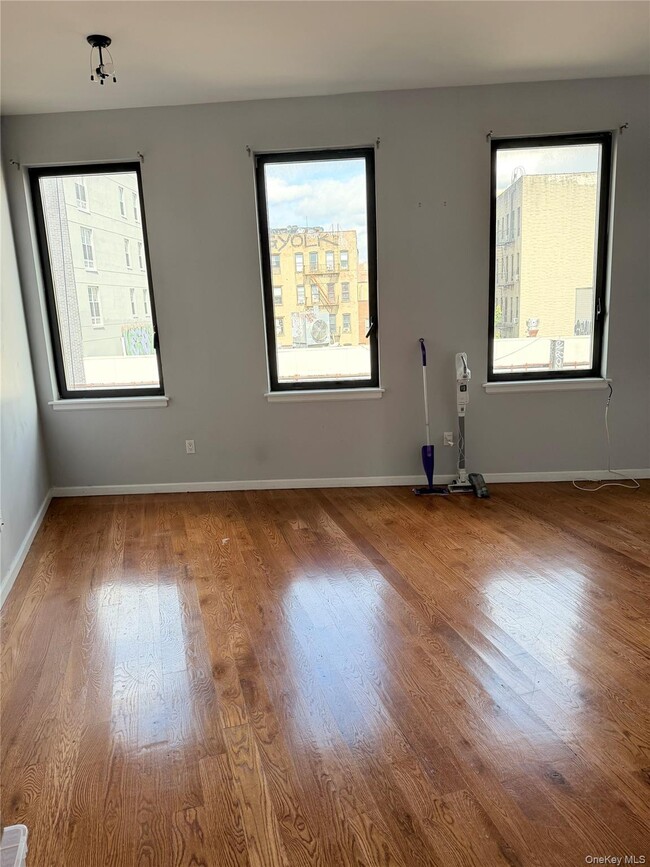 Building Photo - 390 Broadway