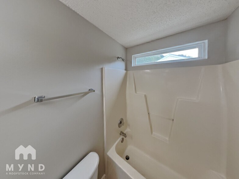 Building Photo - 6027 Briggs Dr