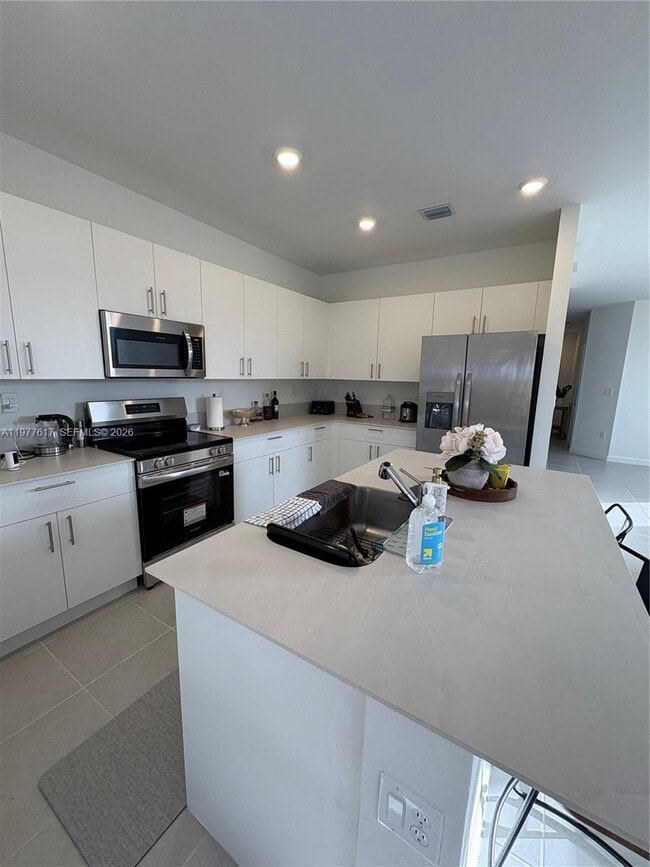 Building Photo - 2409 SE 28th St