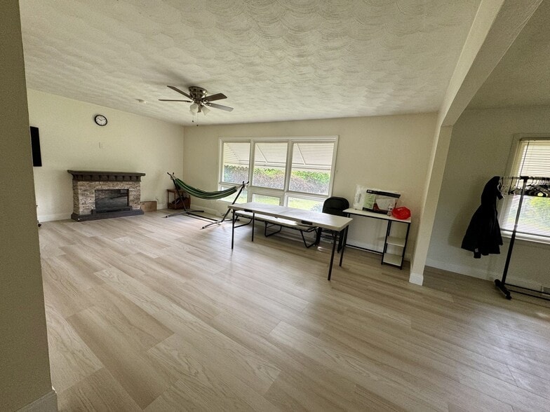 Building Photo - 20 Sandra Dr