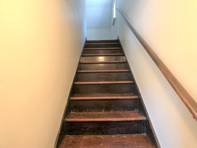 Building Photo - 1851 Capital Ave