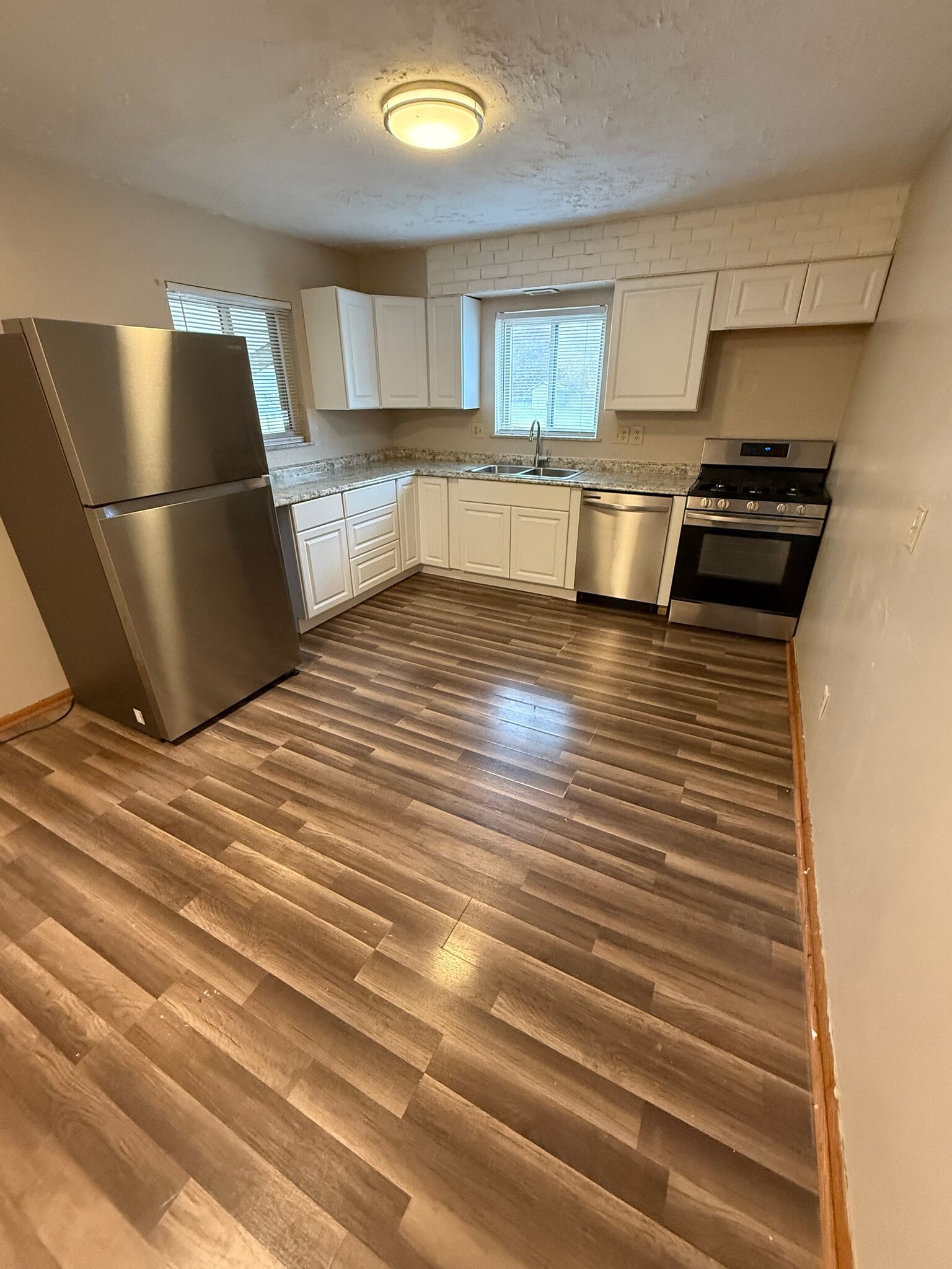 Building Photo - 906 19th St