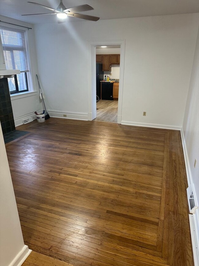 Building Photo - 407 S Aiken Ave