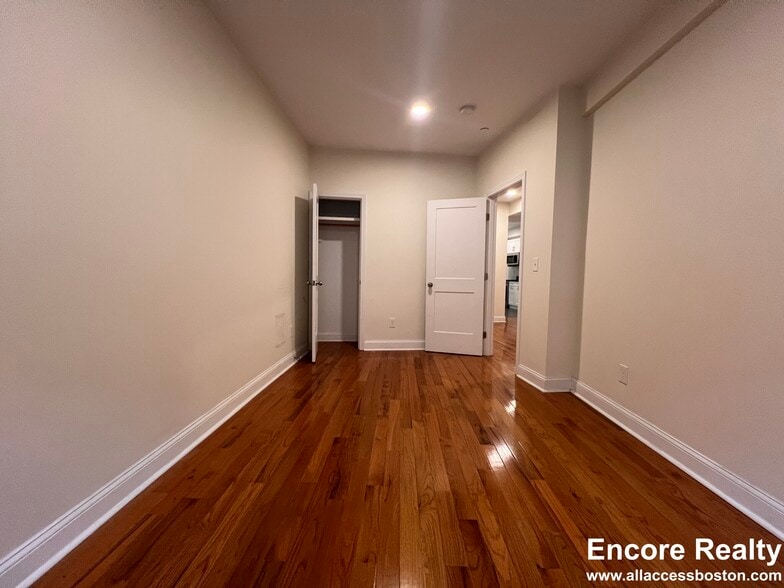 Building Photo - 123 Sutherland Rd