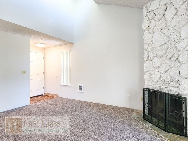 Building Photo - 3618 SW Beaverton Hillsdale Hwy