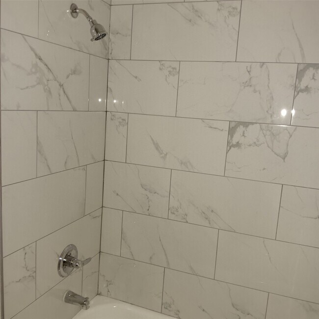 Building Photo - 5650 Birchmont Dr