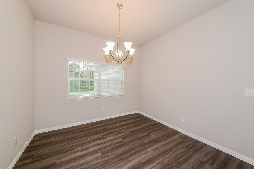 Building Photo - 216 Prineville St