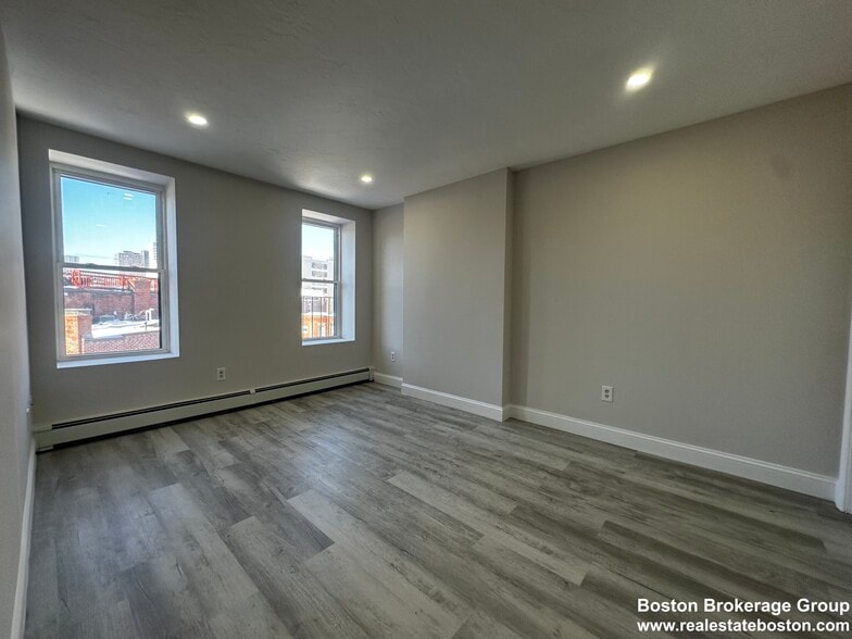 Building Photo - 90 Hammond St