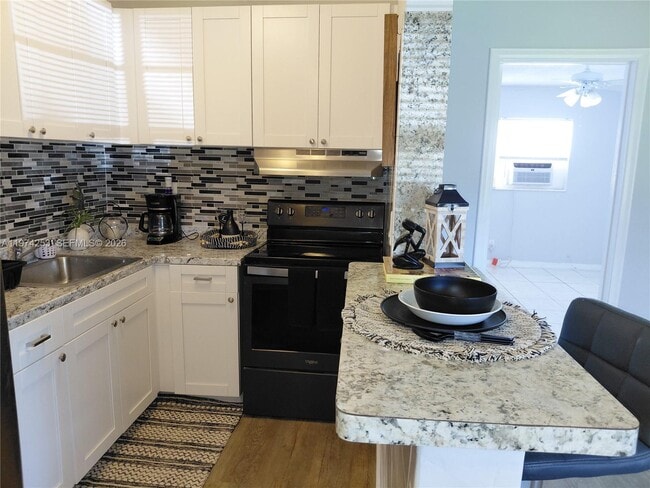 Building Photo - 1431 SW 24th Ct