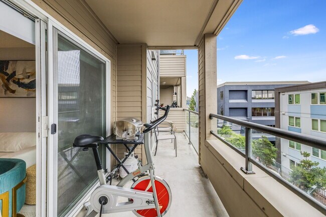 Building Photo - 1504 Aurora Ave N