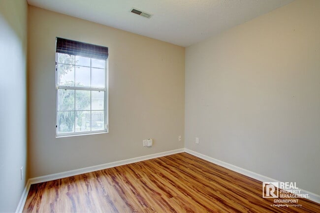 Building Photo - 140 Evergreen Magnolia Ave