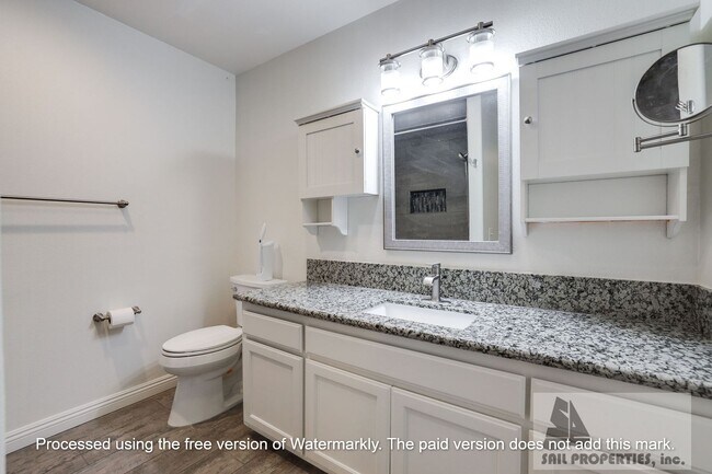 Building Photo - Remodeled Condo in Gated Community!