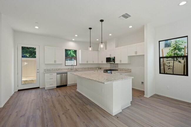 Building Photo - 822 Francesca Dr