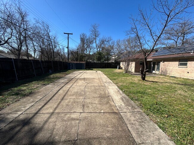 Building Photo - 13324 Shahan Dr