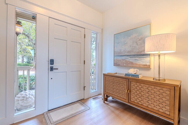 Building Photo - 8 Heath Dr