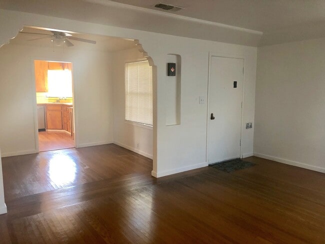 Building Photo - Tahoe Park Cutie! - JUST REDUCED