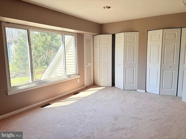 Building Photo - 1017 Oaklyn Ct