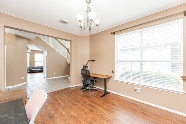 Building Photo - 6451 Applewood Forest Dr