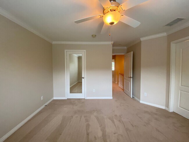 Building Photo - Great Tri-Level Townhome in Coastal Carlsbad Location!