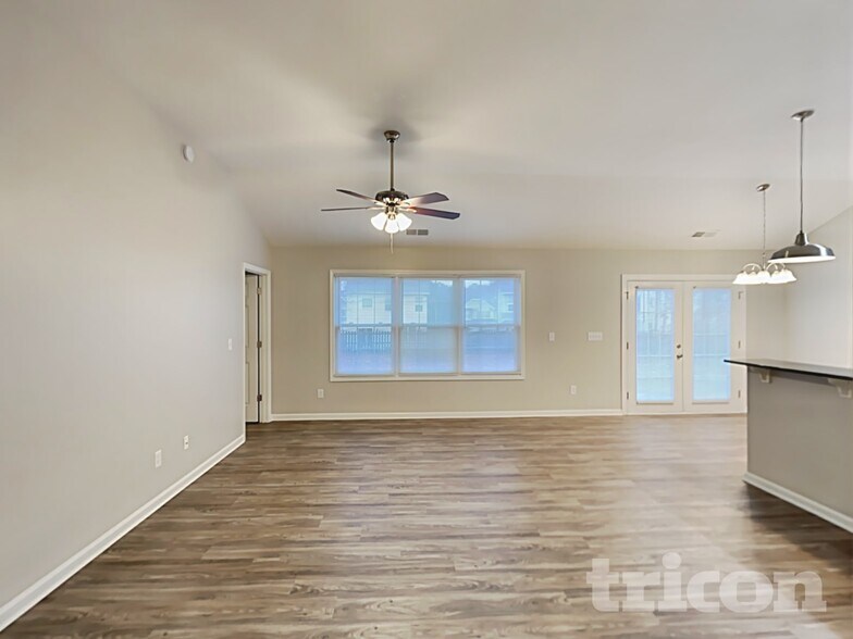 Building Photo - 800 Maryfield Dr