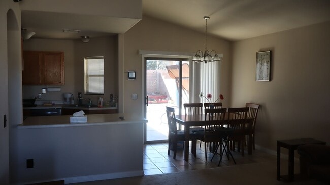 Building Photo - Furnished 3 Bedroom home