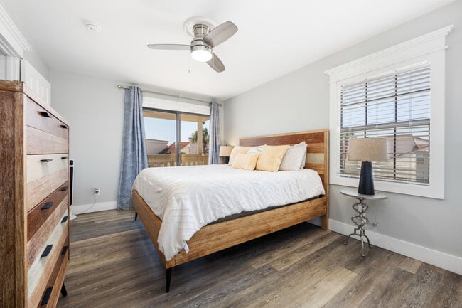 Building Photo - 17462 Front Beach Rd