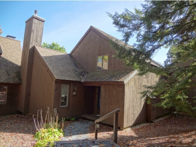 Building Photo - 27 Bay Tree Ln