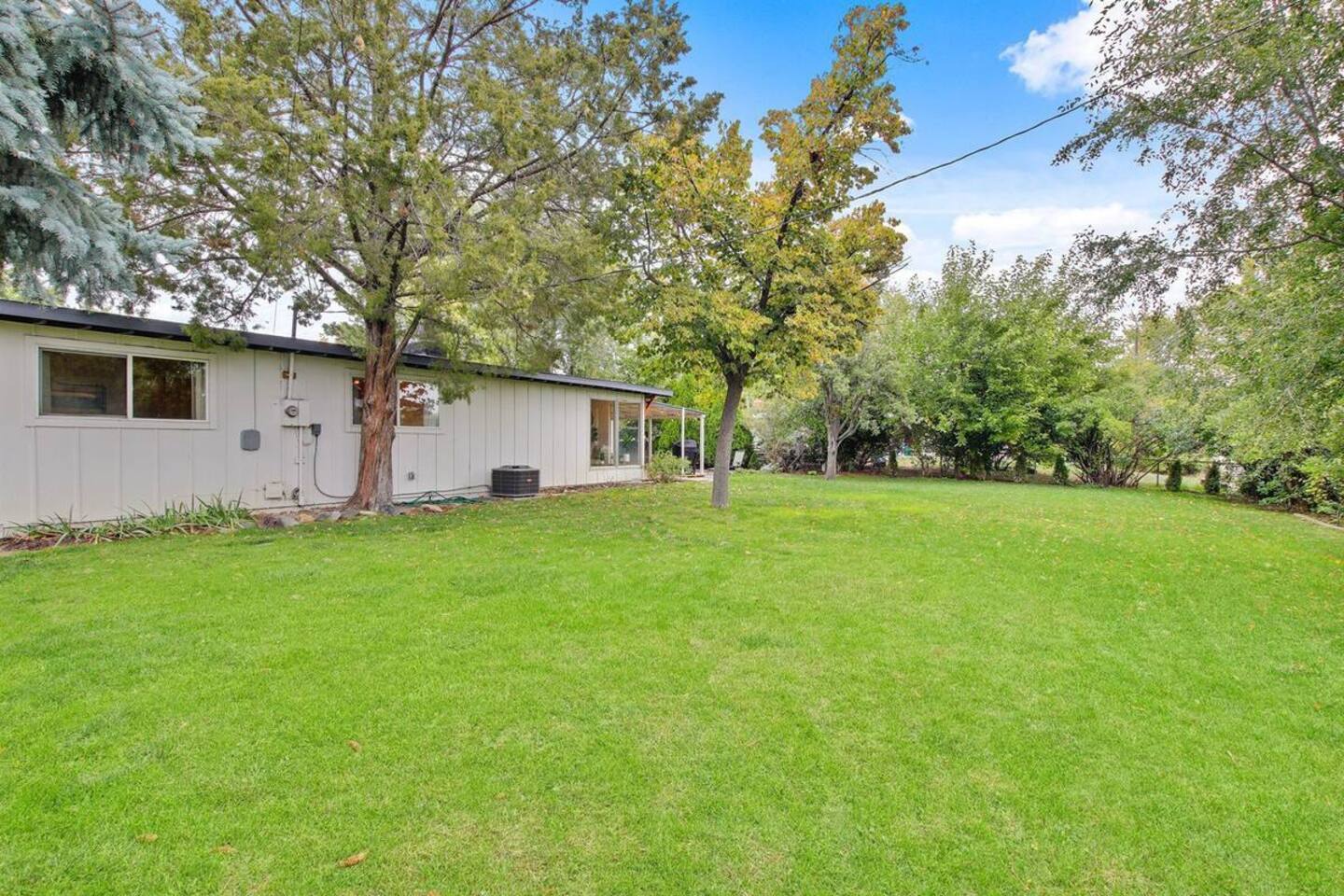 Building Photo - 3909 W Normandie Dr