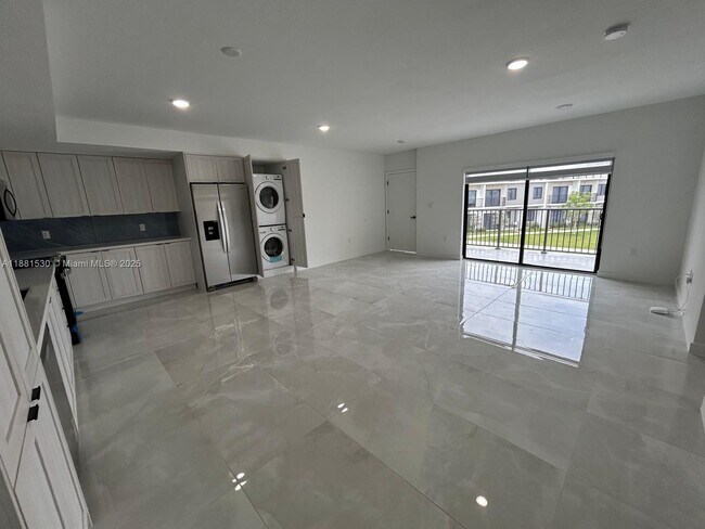 Building Photo - 14608 SW 261 St Ter