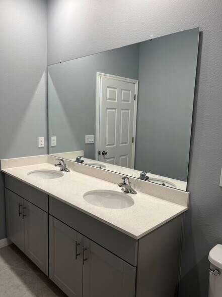 Building Photo - 801 Lemon Ave