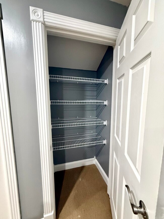 Building Photo - 98 Melrose Dr