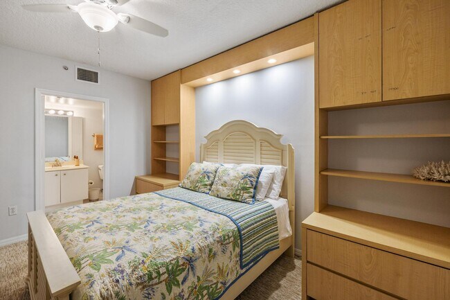 Building Photo - 2880 NE 14th Street Causeway