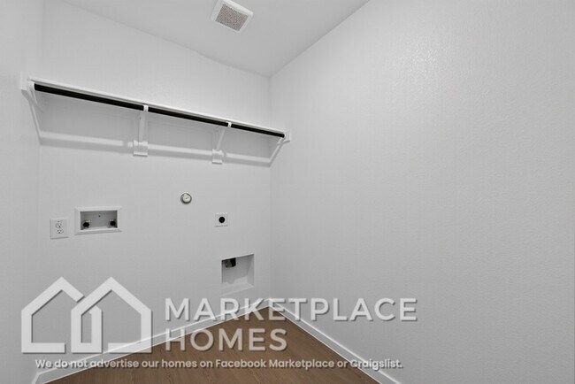 Building Photo - 412 Sambal Dr