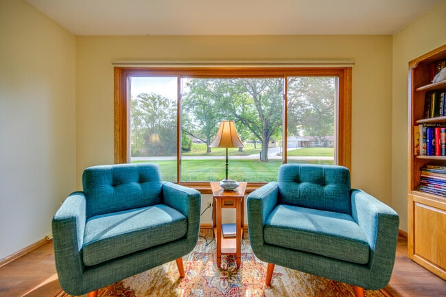 Building Photo - 2820 St James Ln