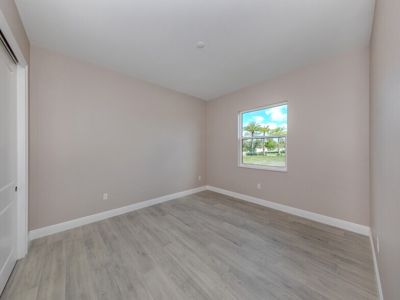 Building Photo - 1760 Lugano Cir