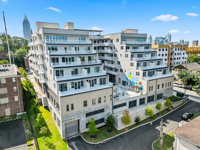 Building Photo - 555 Boulevard
