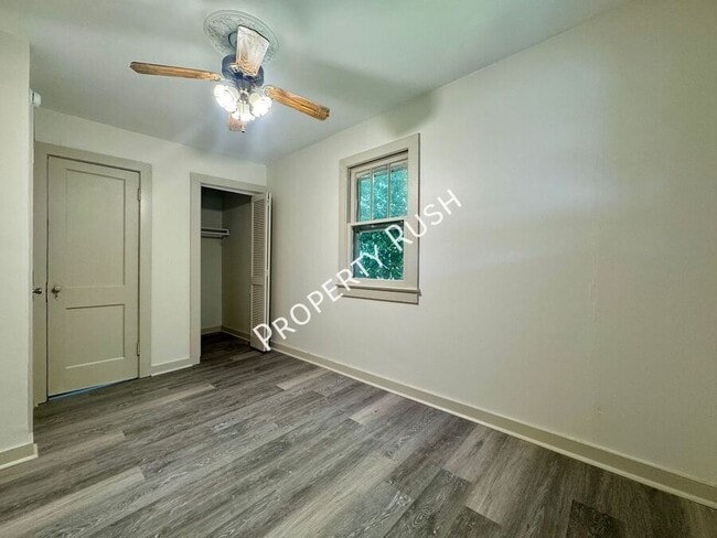 Building Photo - 1820 Tunnel Blvd