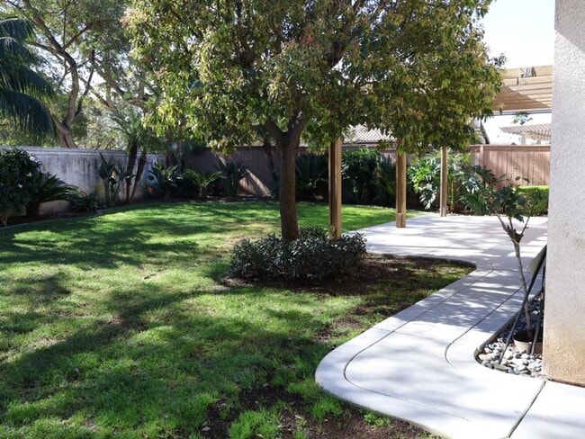 Building Photo - 3Bed/2.5Bath in Oceanside~ Ventana